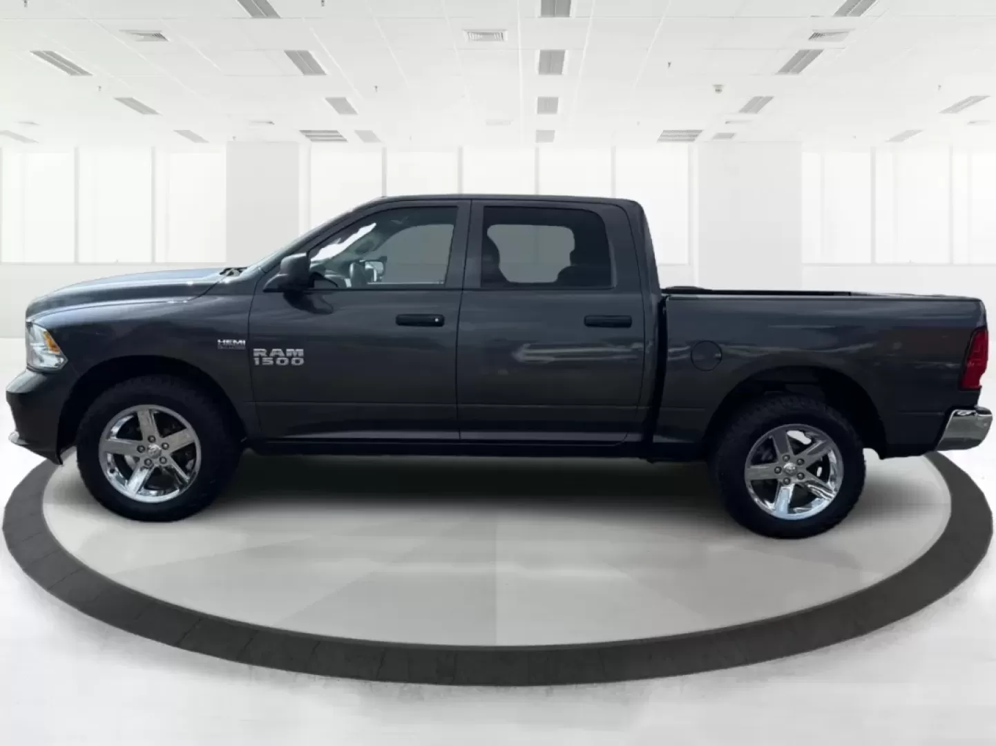 2017 Ram 1500 Express Crew Cab 4x4 5'7 Box (3C6RR7KTXHG) with an Other engine, located at 1230 East Main St, Xenia, OH, 45385, (937) 908-9800, 39.688026, -83.910172 - ### Unleash Your Adventurous Spirit with the 2017 Ram 1500 at Advantage Car and Credit - Xenia!<br /> <br /> Are you ready to elevate your driving experience? Whether you're tackling the daily commute, embarking on family road trips, or conquering weekend adventures, the 2017 Ram 1500 Express Crew C - Photo#5