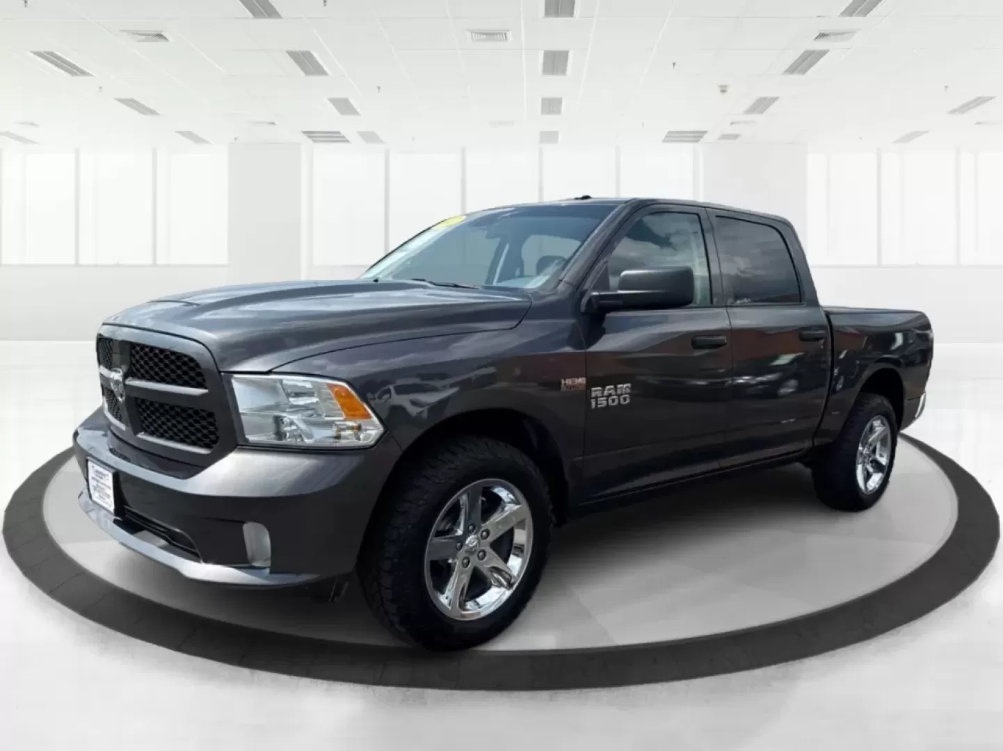 2017 Ram 1500 Express Crew Cab 4x4 5'7 Box (3C6RR7KTXHG) with an Other engine, located at 1230 East Main St, Xenia, OH, 45385, (937) 908-9800, 39.688026, -83.910172 - ### Unleash Your Adventurous Spirit with the 2017 Ram 1500 at Advantage Car and Credit - Xenia!<br /> <br /> Are you ready to elevate your driving experience? Whether you're tackling the daily commute, embarking on family road trips, or conquering weekend adventures, the 2017 Ram 1500 Express Crew C - Photo#8