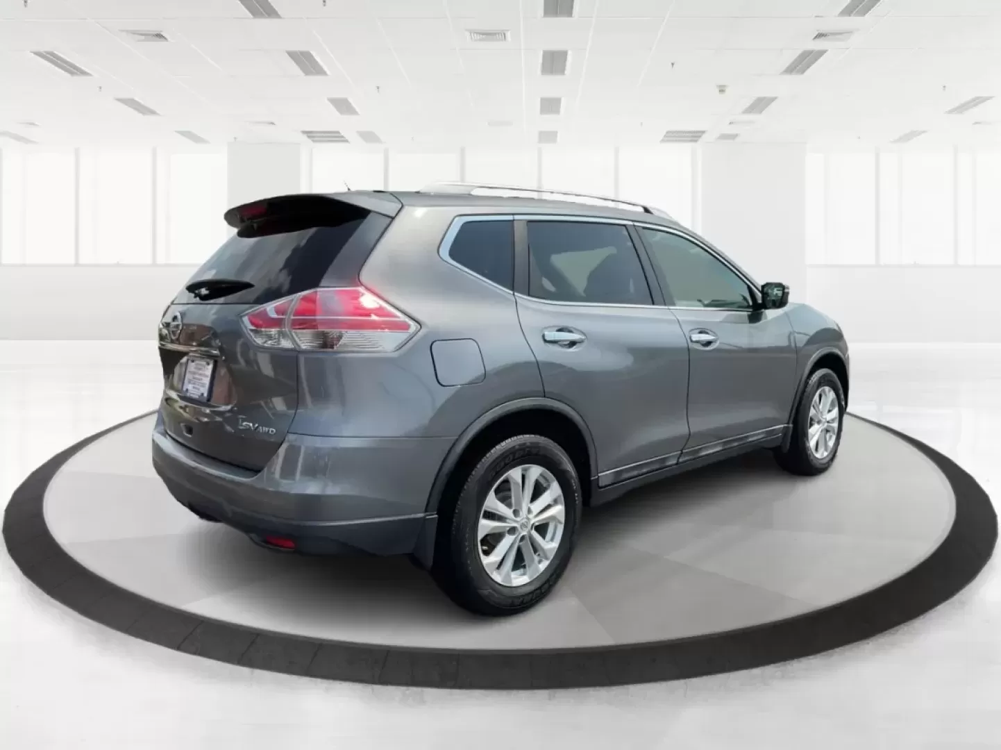 2015 Nissan Rogue SV (5N1AT2MV3FC) with an 2.5L I-4 DOHC engine, located at 1230 East Main St, Xenia, OH, 45385, (937) 908-9800, 39.688026, -83.910172 - Experience adventure and comfort on the road with this 2015 Nissan Rogue SV, available now at **Advantage Car and Credit - Xenia**! Whether you're embarking on a weekend getaway or navigating the hustle and bustle of daily commutes, this versatile SUV is designed to meet your lifestyle needs. With i - Photo#2