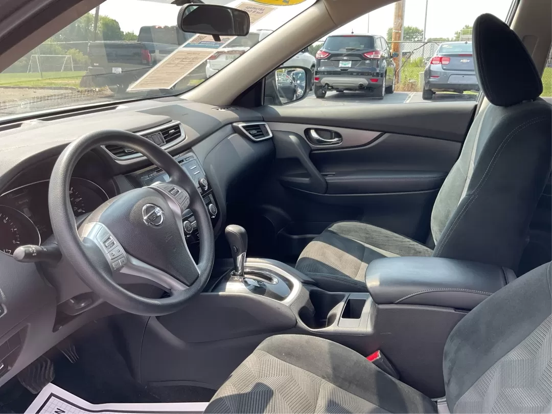 2015 Nissan Rogue SV (5N1AT2MV3FC) with an 2.5L I-4 DOHC engine, located at 1230 East Main St, Xenia, OH, 45385, (937) 908-9800, 39.688026, -83.910172 - 2015 Nissan Rogue SV - Photo#9