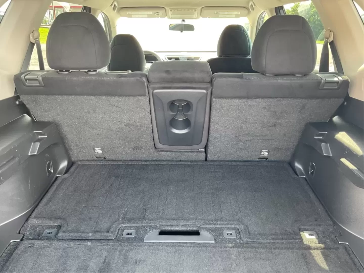 2015 Nissan Rogue SV (5N1AT2MV3FC) with an 2.5L I-4 DOHC engine, located at 1230 East Main St, Xenia, OH, 45385, (937) 908-9800, 39.688026, -83.910172 - Experience adventure and comfort on the road with this 2015 Nissan Rogue SV, available now at **Advantage Car and Credit - Xenia**! Whether you're embarking on a weekend getaway or navigating the hustle and bustle of daily commutes, this versatile SUV is designed to meet your lifestyle needs. With i - Photo#12