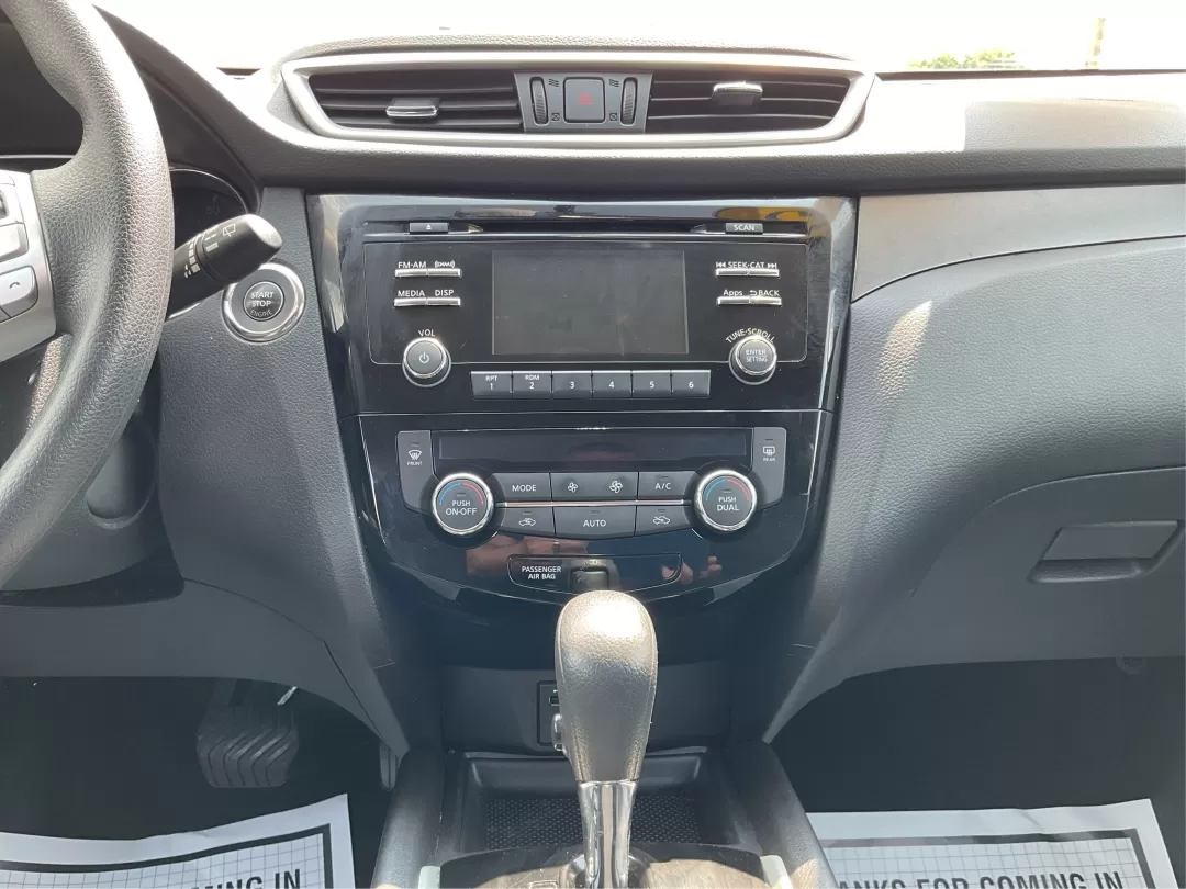 2015 Nissan Rogue SV (5N1AT2MV3FC) with an 2.5L I-4 DOHC engine, located at 1230 East Main St, Xenia, OH, 45385, (937) 908-9800, 39.688026, -83.910172 - 2015 Nissan Rogue SV - Photo#13