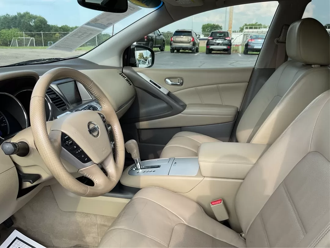 2013 Nissan Murano SL (JN8AZ1MU0DW) with an 3.5L V-6 DOHC engine, located at 4508 South Dixie Dr, Moraine, OH, 45439, (937) 908-9800, 39.689976, -84.218452 - Experience the perfect blend of comfort and versatility with the 2013 Nissan Murano SL, an ideal choice for growing families, outdoor enthusiasts, or anyone seeking a reliable vehicle for daily commutes. At Advantage Car and Credit - Moraine, located at 4508 South Dixie Dr, Moraine, OH 45439, we und - Photo#9