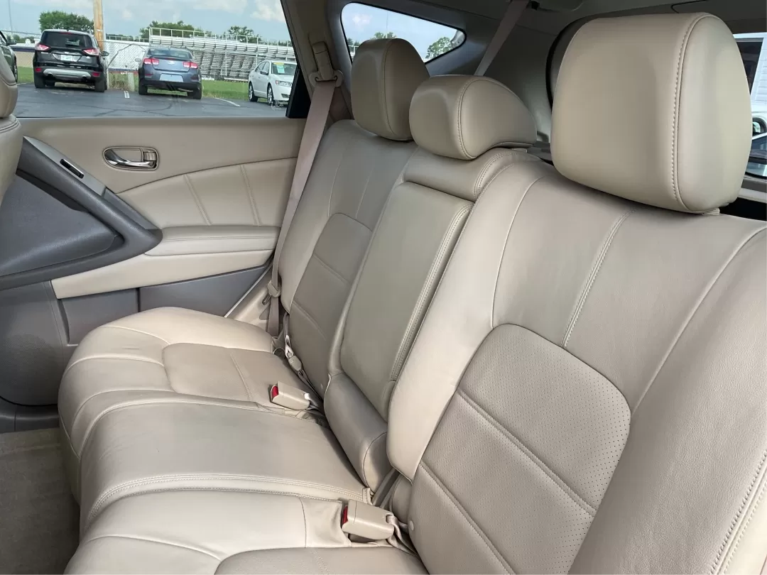 2013 Nissan Murano SL (JN8AZ1MU0DW) with an 3.5L V-6 DOHC engine, located at 4508 South Dixie Dr, Moraine, OH, 45439, (937) 908-9800, 39.689976, -84.218452 - Experience the perfect blend of comfort and versatility with the 2013 Nissan Murano SL, an ideal choice for growing families, outdoor enthusiasts, or anyone seeking a reliable vehicle for daily commutes. At Advantage Car and Credit - Moraine, located at 4508 South Dixie Dr, Moraine, OH 45439, we und - Photo#10