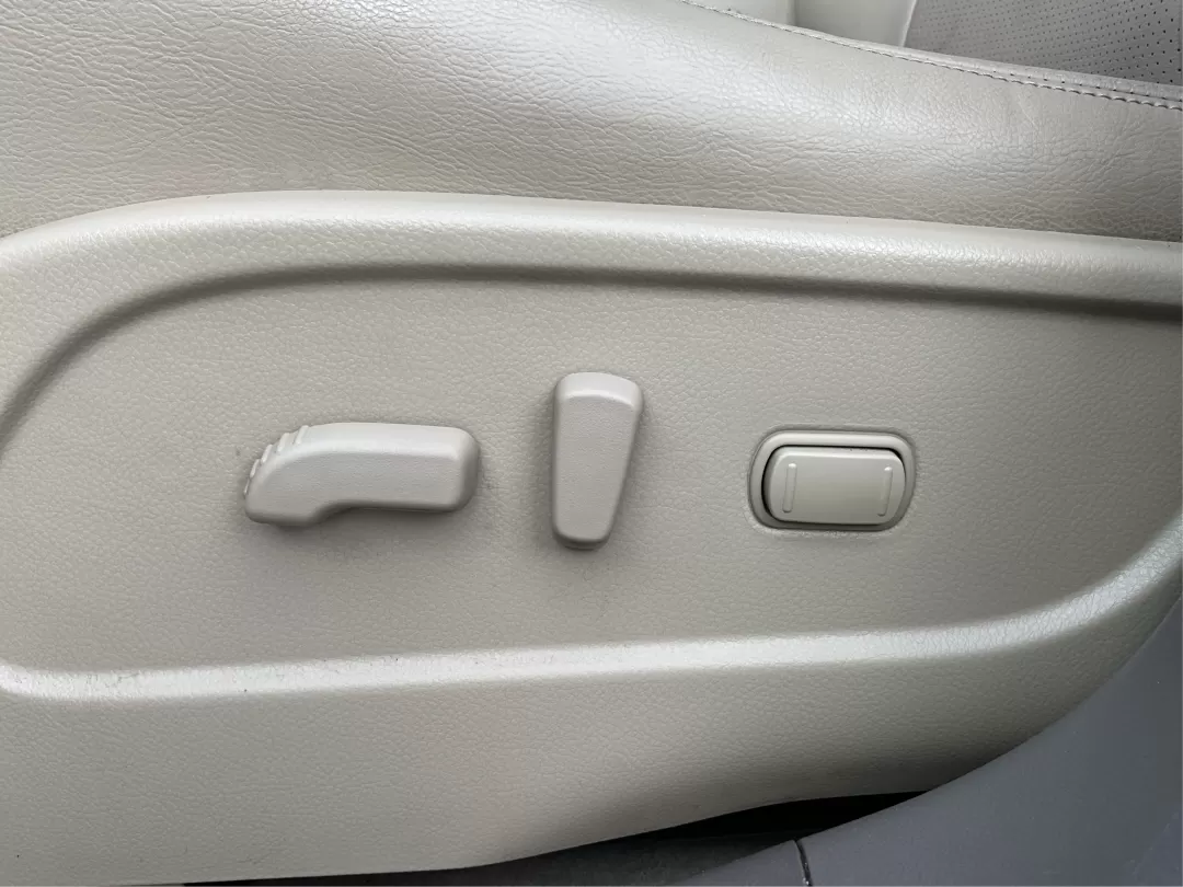 2013 Nissan Murano SL (JN8AZ1MU0DW) with an 3.5L V-6 DOHC engine, located at 4508 South Dixie Dr, Moraine, OH, 45439, (937) 908-9800, 39.689976, -84.218452 - Experience the perfect blend of comfort and versatility with the 2013 Nissan Murano SL, an ideal choice for growing families, outdoor enthusiasts, or anyone seeking a reliable vehicle for daily commutes. At Advantage Car and Credit - Moraine, located at 4508 South Dixie Dr, Moraine, OH 45439, we und - Photo#17
