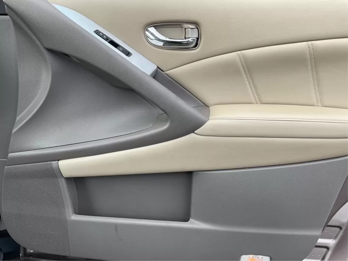 2013 Nissan Murano SL (JN8AZ1MU0DW) with an 3.5L V-6 DOHC engine, located at 4508 South Dixie Dr, Moraine, OH, 45439, (937) 908-9800, 39.689976, -84.218452 - Experience the perfect blend of comfort and versatility with the 2013 Nissan Murano SL, an ideal choice for growing families, outdoor enthusiasts, or anyone seeking a reliable vehicle for daily commutes. At Advantage Car and Credit - Moraine, located at 4508 South Dixie Dr, Moraine, OH 45439, we und - Photo#19