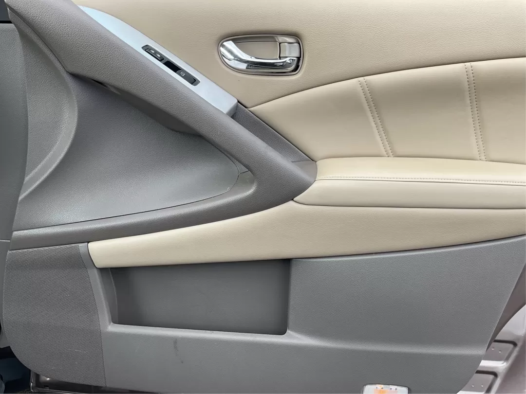 2013 Nissan Murano SL (JN8AZ1MU0DW) with an 3.5L V-6 DOHC engine, located at 4508 South Dixie Dr, Moraine, OH, 45439, (937) 908-9800, 39.689976, -84.218452 - Experience the perfect blend of comfort and versatility with the 2013 Nissan Murano SL, an ideal choice for growing families, outdoor enthusiasts, or anyone seeking a reliable vehicle for daily commutes. At Advantage Car and Credit - Moraine, located at 4508 South Dixie Dr, Moraine, OH 45439, we und - Photo#19