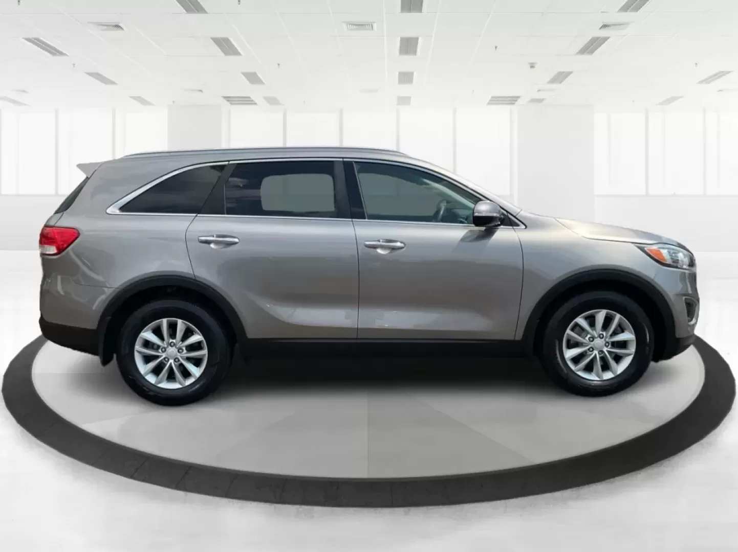 2016 Kia Sorento 2.4L LX (5XYPG4A34GG) with an 2.4L I-4 gasoline direct injection engine, located at 401 Woodman Dr, Riverside, OH, 45431, (937) 908-9800, 39.760899, -84.123421 - **Explore Life's Adventures with the 2016 Kia Sorento at Advantage Car and Credit - Riverside!**<br /> <br /> Are you ready to elevate your driving experience? The 2016 Kia Sorento is the perfect companion for families, adventurers, and daily commuters alike. This versatile SUV seamlessly blends com - Photo#1