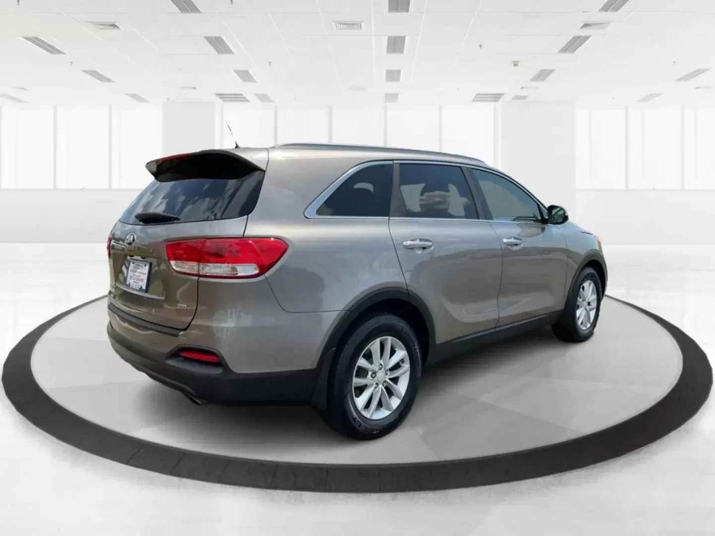 2016 Kia Sorento 2.4L LX (5XYPG4A34GG) with an 2.4L I-4 gasoline direct injection engine, located at 401 Woodman Dr, Riverside, OH, 45431, (937) 908-9800, 39.760899, -84.123421 - **Explore Life's Adventures with the 2016 Kia Sorento at Advantage Car and Credit - Riverside!**<br /> <br /> Are you ready to elevate your driving experience? The 2016 Kia Sorento is the perfect companion for families, adventurers, and daily commuters alike. This versatile SUV seamlessly blends com - Photo#2