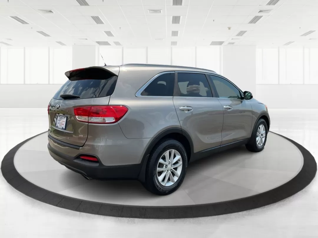 2016 Kia Sorento 2.4L LX (5XYPG4A34GG) with an 2.4L I-4 gasoline direct injection engine, located at 401 Woodman Dr, Riverside, OH, 45431, (937) 908-9800, 39.760899, -84.123421 - **Explore Life's Adventures with the 2016 Kia Sorento at Advantage Car and Credit - Riverside!**<br /> <br /> Are you ready to elevate your driving experience? The 2016 Kia Sorento is the perfect companion for families, adventurers, and daily commuters alike. This versatile SUV seamlessly blends com - Photo#2