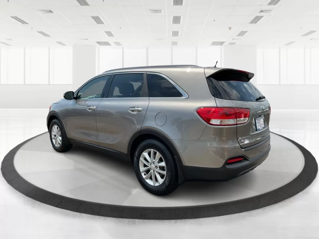 2016 Kia Sorento 2.4L LX (5XYPG4A34GG) with an 2.4L I-4 gasoline direct injection engine, located at 401 Woodman Dr, Riverside, OH, 45431, (937) 908-9800, 39.760899, -84.123421 - **Explore Life's Adventures with the 2016 Kia Sorento at Advantage Car and Credit - Riverside!**<br /> <br /> Are you ready to elevate your driving experience? The 2016 Kia Sorento is the perfect companion for families, adventurers, and daily commuters alike. This versatile SUV seamlessly blends com - Photo#4