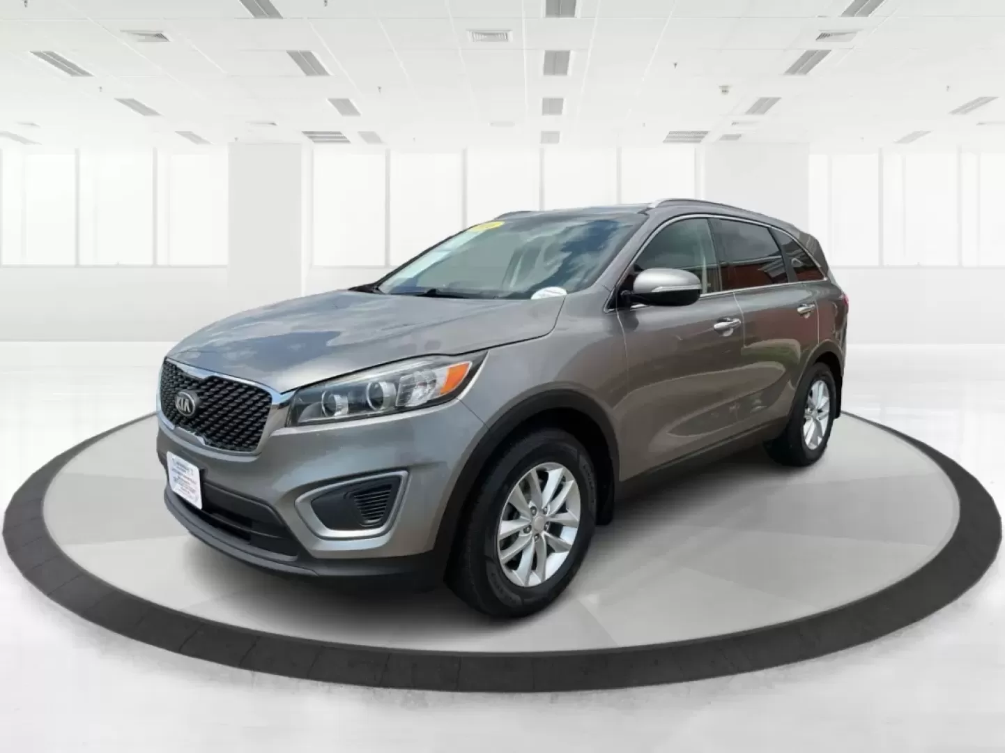 2016 Kia Sorento 2.4L LX (5XYPG4A34GG) with an 2.4L I-4 gasoline direct injection engine, located at 401 Woodman Dr, Riverside, OH, 45431, (937) 908-9800, 39.760899, -84.123421 - **Explore Life's Adventures with the 2016 Kia Sorento at Advantage Car and Credit - Riverside!**<br /> <br /> Are you ready to elevate your driving experience? The 2016 Kia Sorento is the perfect companion for families, adventurers, and daily commuters alike. This versatile SUV seamlessly blends com - Photo#8