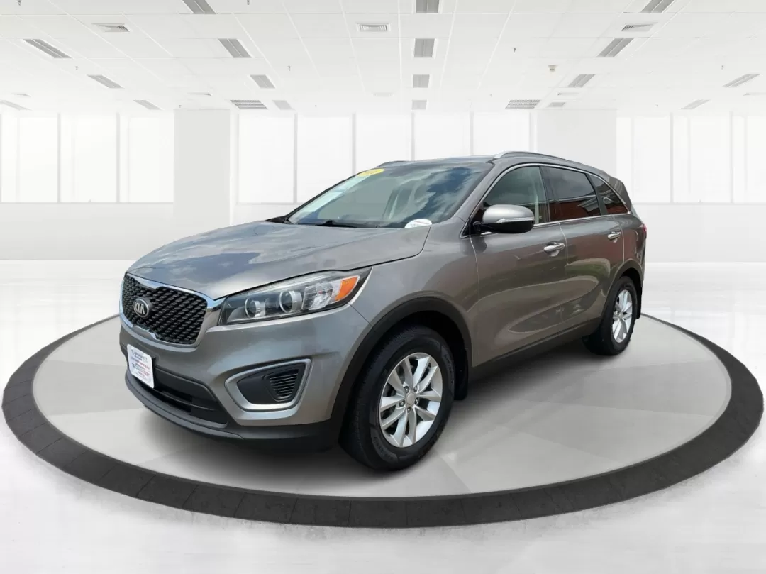 2016 Kia Sorento 2.4L LX (5XYPG4A34GG) with an 2.4L I-4 gasoline direct injection engine, located at 401 Woodman Dr, Riverside, OH, 45431, (937) 908-9800, 39.760899, -84.123421 - **Explore Life's Adventures with the 2016 Kia Sorento at Advantage Car and Credit - Riverside!**<br /> <br /> Are you ready to elevate your driving experience? The 2016 Kia Sorento is the perfect companion for families, adventurers, and daily commuters alike. This versatile SUV seamlessly blends com - Photo#8