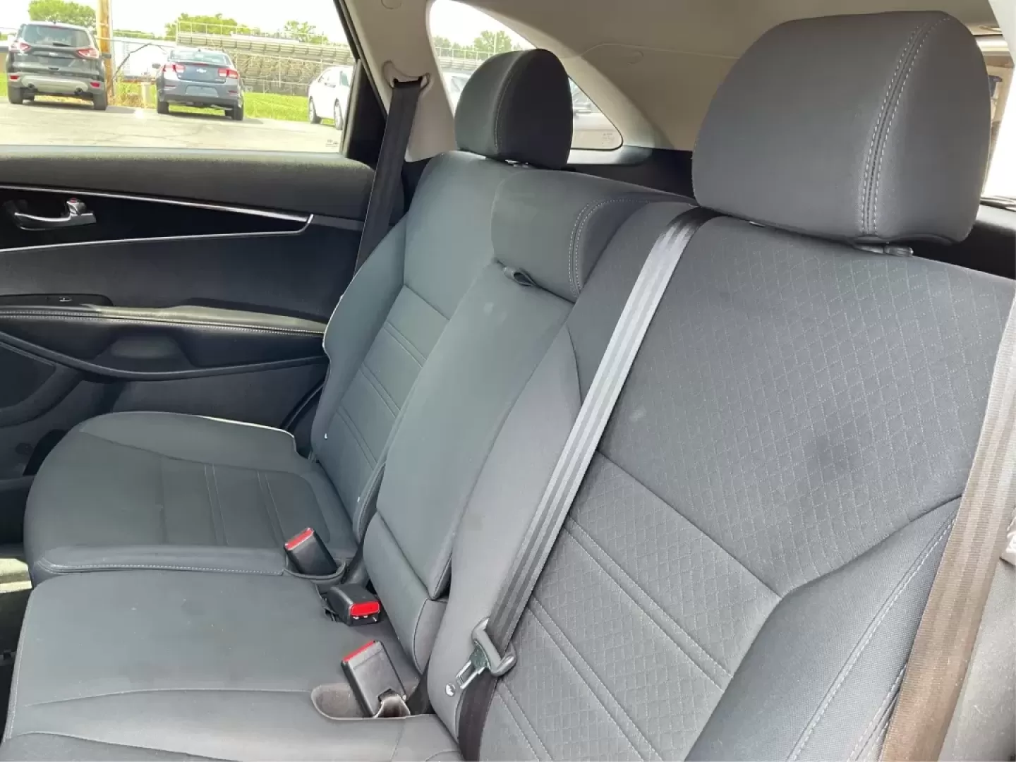 2016 Kia Sorento 2.4L LX (5XYPG4A34GG) with an 2.4L I-4 gasoline direct injection engine, located at 401 Woodman Dr, Riverside, OH, 45431, (937) 908-9800, 39.760899, -84.123421 - **Explore Life's Adventures with the 2016 Kia Sorento at Advantage Car and Credit - Riverside!**<br /> <br /> Are you ready to elevate your driving experience? The 2016 Kia Sorento is the perfect companion for families, adventurers, and daily commuters alike. This versatile SUV seamlessly blends com - Photo#10