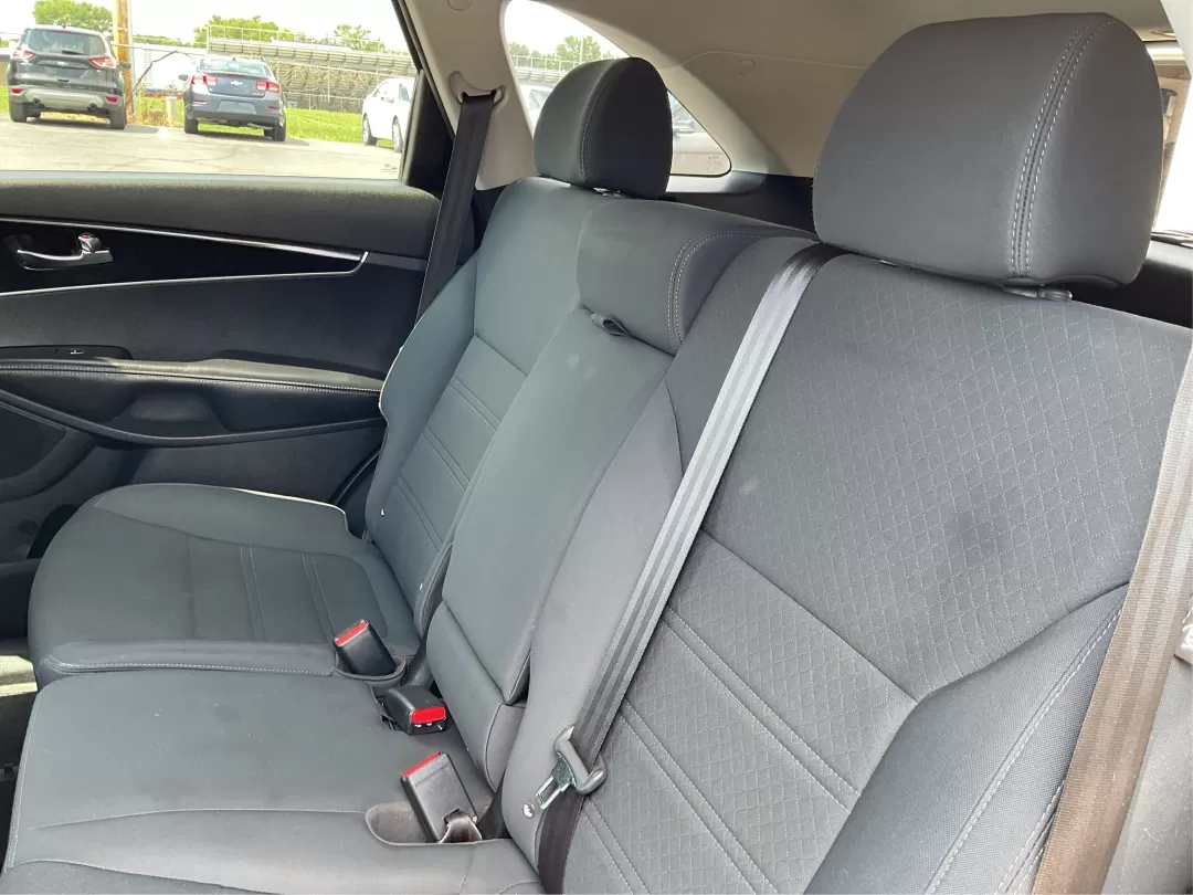 2016 Kia Sorento 2.4L LX (5XYPG4A34GG) with an 2.4L I-4 gasoline direct injection engine, located at 401 Woodman Dr, Riverside, OH, 45431, (937) 908-9800, 39.760899, -84.123421 - **Explore Life's Adventures with the 2016 Kia Sorento at Advantage Car and Credit - Riverside!**<br /> <br /> Are you ready to elevate your driving experience? The 2016 Kia Sorento is the perfect companion for families, adventurers, and daily commuters alike. This versatile SUV seamlessly blends com - Photo#10