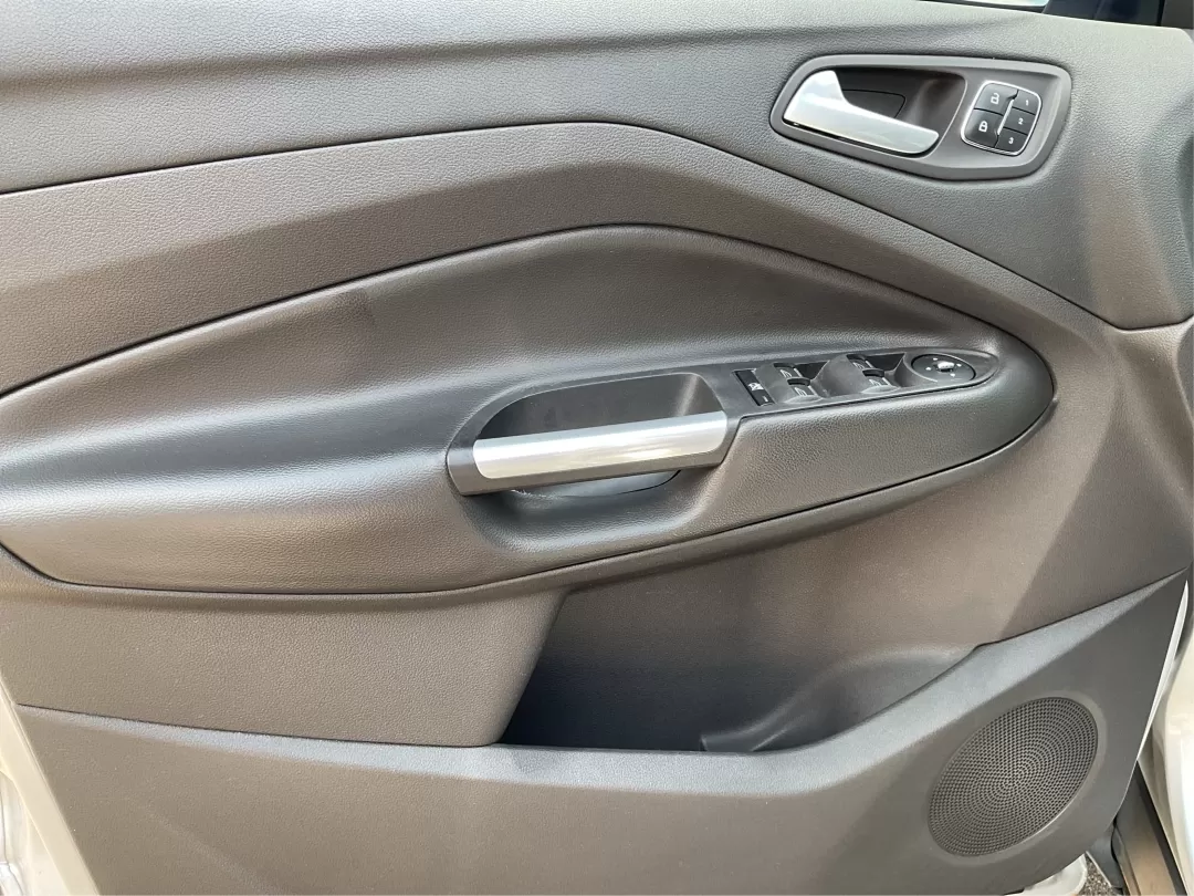 2013 Ford Escape SEL (1FMCU9H95DU) with an Other engine, located at 1230 East Main St, Xenia, OH, 45385, (937) 908-9800, 39.688026, -83.910172 - ### Discover Your Next Adventure with the 2013 Ford Escape SEL at Advantage Car and Credit - Xenia!<br /> <br /> Are you ready to elevate your family outings or weekend adventures? The 2013 Ford Escape SEL, available now at Advantage Car and Credit in Xenia, OH, is the perfect vehicle for those who - Photo#19