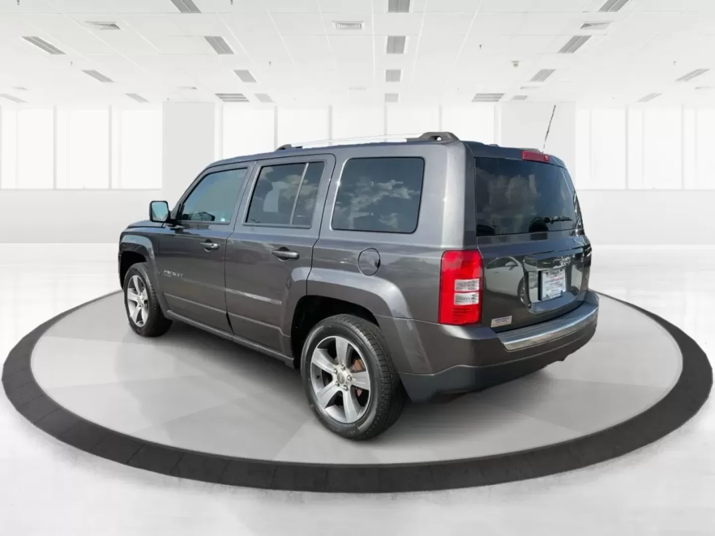 2017 Jeep Patriot High Altitude FWD (1C4NJPFA4HD) with an 2L I-4 DOHC engine, located at 1184 Kauffman Ave, Fairborn, OH, 45324, (937) 908-9800, 39.807072, -84.030914 - **Adventure Awaits in the 2017 Jeep Patriot High Altitude FWD Perfect for Your Next Journey!**<br /> <br /> Are you ready to take on your next adventure? Whether you're navigating through city traffic in Fairborn or exploring the scenic routes of Ohio, the 2017 Jeep Patriot High Altitude FWD is the - Photo#4