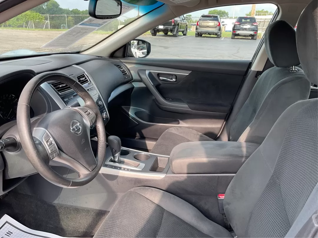 2015 Nissan Altima 2.5 SV (1N4AL3AP2FC) with an 2.5L I-4 DOHC engine, located at 1184 Kauffman Ave, Fairborn, OH, 45324, (937) 908-9800, 39.807072, -84.030914 - **Elevate Your Daily Drive with the 2015 Nissan Altima 2.5 SV at Advantage Car and Credit - Fairborn!**<br /> <br /> Are you searching for a reliable sedan that effortlessly blends style, comfort, and technology? Look no further than the 2015 Nissan Altima 2.5 SV available at Advantage Car and Credi - Photo#9