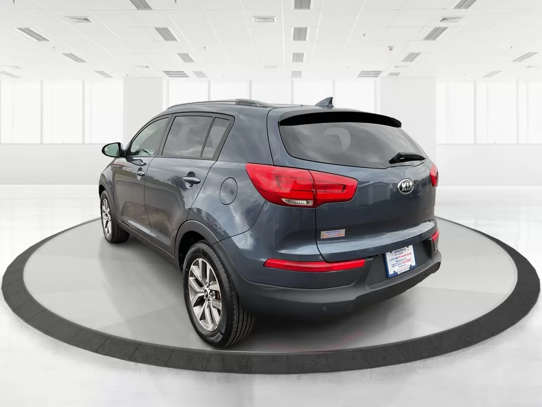 2014 Kia Sportage LX (KNDPBCAC3E7) with an 2.4L I-4 gasoline direct injection engine, located at 4508 South Dixie Dr, Moraine, OH, 45439, (937) 908-9800, 39.689976, -84.218452 - Photo#4