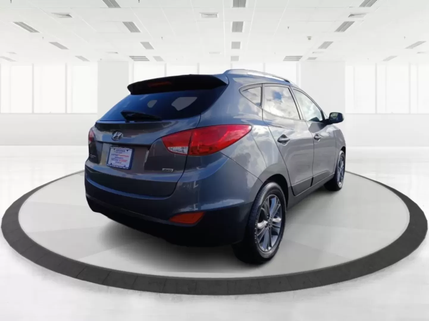 2014 Hyundai Tucson GLS AWD (KM8JUCAG3EU) with an 2.4L L4 DOHC 16V engine, 6-Speed Automatic transmission, located at 1184 Kauffman Ave, Fairborn, OH, 45324, (937) 908-9800, 39.807072, -84.030914 - **Explore the Great Outdoors with the 2014 Hyundai Tucson GLS AWD! Perfect for Weekend Adventures!**<br /> <br /> If you're ready to embrace life's adventures, the 2014 Hyundai Tucson GLS AWD is the SUV you need. Whether you're planning a weekend camping trip, daily commutes around Fairborn, or shut - Photo#2