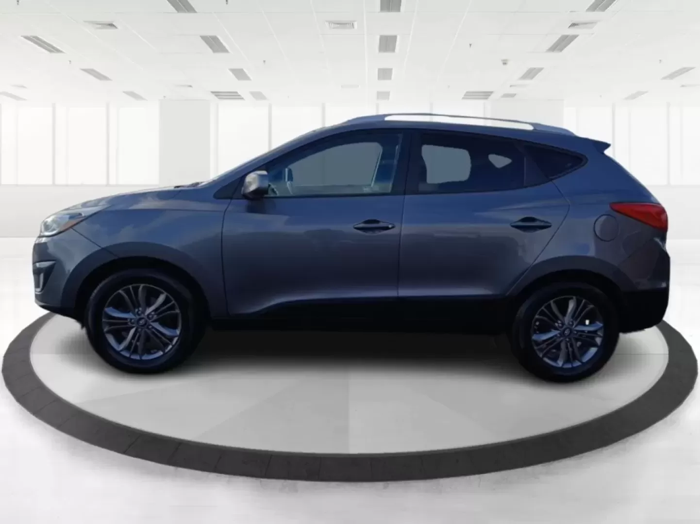 2014 Hyundai Tucson GLS AWD (KM8JUCAG3EU) with an 2.4L L4 DOHC 16V engine, 6-Speed Automatic transmission, located at 1184 Kauffman Ave, Fairborn, OH, 45324, (937) 908-9800, 39.807072, -84.030914 - **Explore the Great Outdoors with the 2014 Hyundai Tucson GLS AWD! Perfect for Weekend Adventures!**<br /> <br /> If you're ready to embrace life's adventures, the 2014 Hyundai Tucson GLS AWD is the SUV you need. Whether you're planning a weekend camping trip, daily commutes around Fairborn, or shut - Photo#5