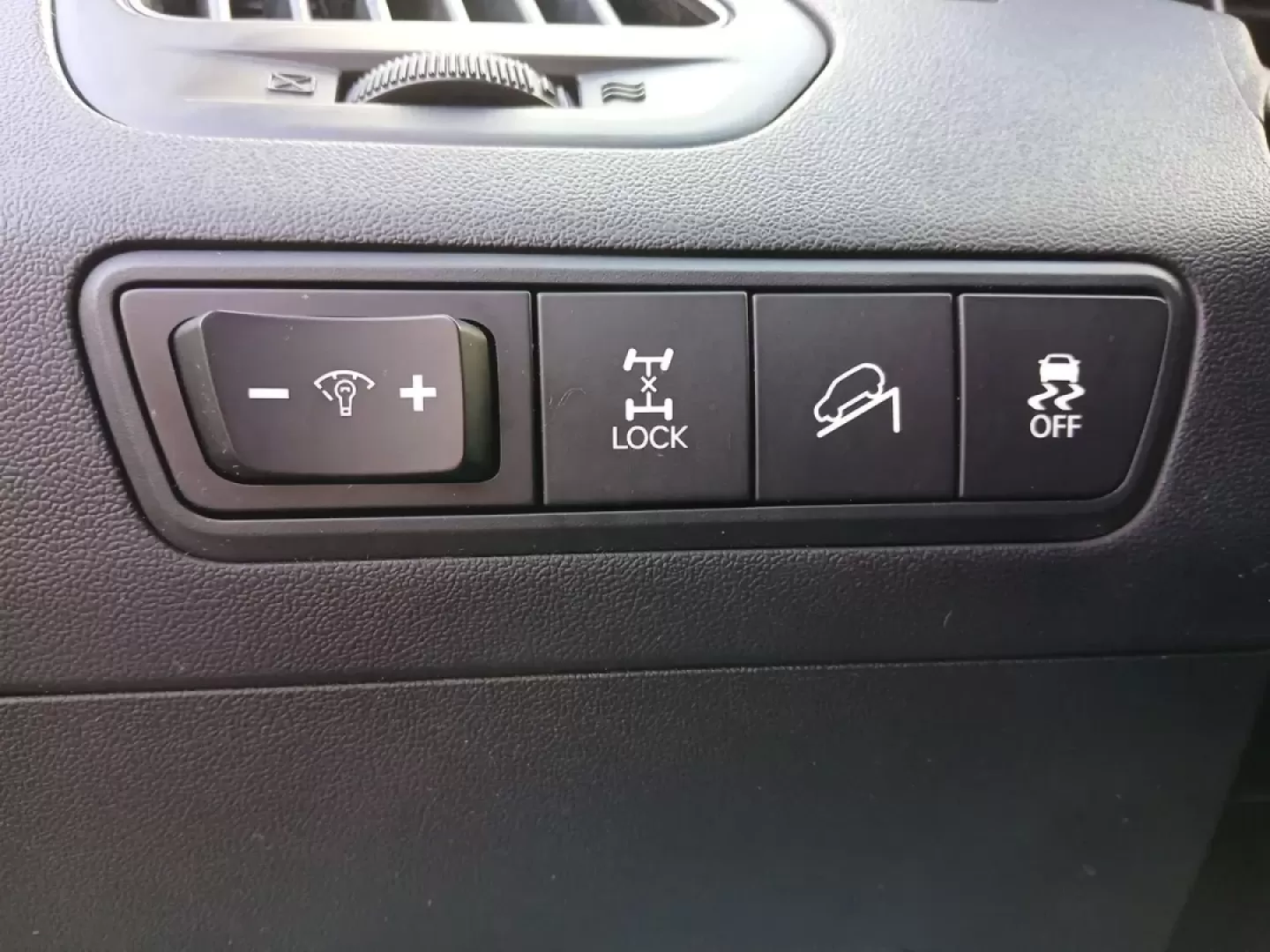2014 Hyundai Tucson GLS AWD (KM8JUCAG3EU) with an 2.4L L4 DOHC 16V engine, 6-Speed Automatic transmission, located at 1184 Kauffman Ave, Fairborn, OH, 45324, (937) 908-9800, 39.807072, -84.030914 - **Explore the Great Outdoors with the 2014 Hyundai Tucson GLS AWD! Perfect for Weekend Adventures!**<br /> <br /> If you're ready to embrace life's adventures, the 2014 Hyundai Tucson GLS AWD is the SUV you need. Whether you're planning a weekend camping trip, daily commutes around Fairborn, or shut - Photo#17