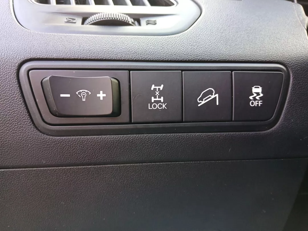 2017 Nissan Murano S AWD (5N1AZ2MH6HN) with an 3.5L V6 DOHC 24V engine, Continuously Variable Transmission transmission, located at 4508 South Dixie Dr, Moraine, OH, 45439, (937) 908-9800, 39.807072, -84.031563 - Photo#17
