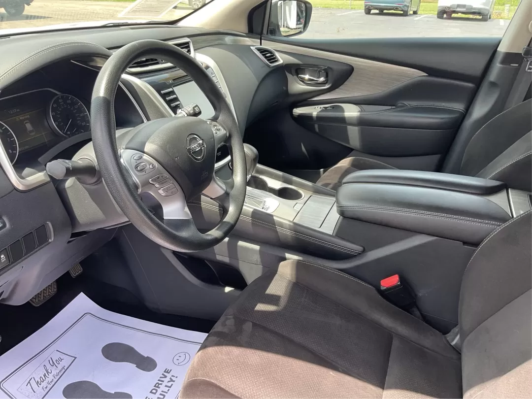 2017 Nissan Murano S AWD (5N1AZ2MH6HN) with an 3.5L V6 DOHC 24V engine, Continuously Variable Transmission transmission, located at 1184 Kauffman Ave, Fairborn, OH, 45324, (937) 908-9800, 39.807072, -84.030914 - Photo#9