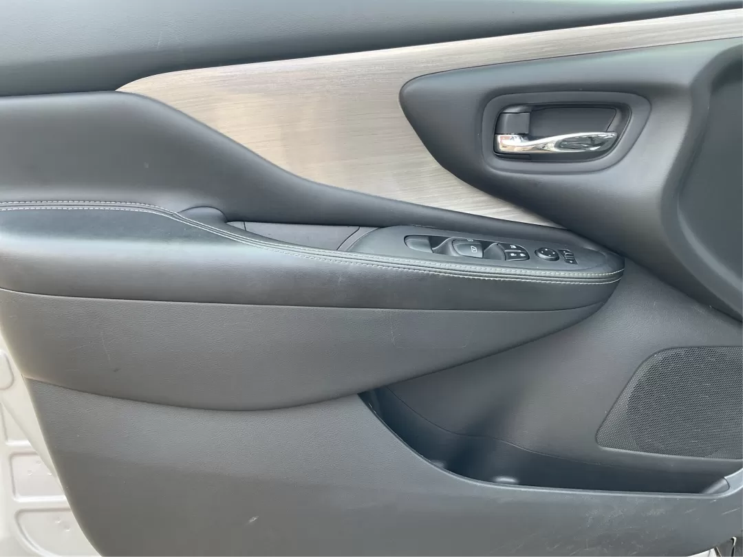 2017 Nissan Murano S AWD (5N1AZ2MH6HN) with an 3.5L V6 DOHC 24V engine, Continuously Variable Transmission transmission, located at 1184 Kauffman Ave, Fairborn, OH, 45324, (937) 908-9800, 39.807072, -84.030914 - Photo#17