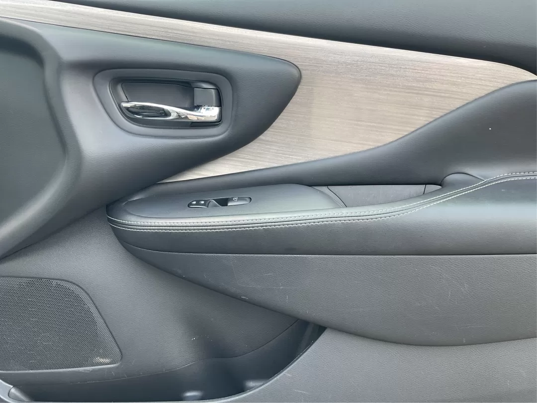 2017 Nissan Murano S AWD (5N1AZ2MH6HN) with an 3.5L V6 DOHC 24V engine, Continuously Variable Transmission transmission, located at 1184 Kauffman Ave, Fairborn, OH, 45324, (937) 908-9800, 39.807072, -84.030914 - Photo#18