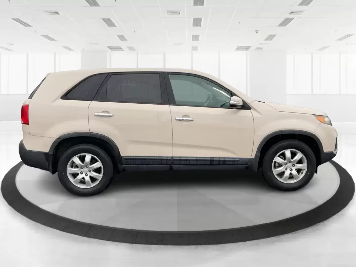 2011 Kia Sorento LX (5XYKT3A1XBG) with an 2.4L I-4 DOHC engine, located at 4508 South Dixie Dr, Moraine, OH, 45439, (937) 908-9800, 39.689976, -84.218452 - Are you searching for the perfect vehicle to enhance your family adventures while providing reliability and comfort? Look no further! At Advantage Car and Credit in Fairborn, OH, we present an exceptional 2011 Kia Sorento that's ready to take your lifestyle to the next level. Whether you're planning - Photo#1