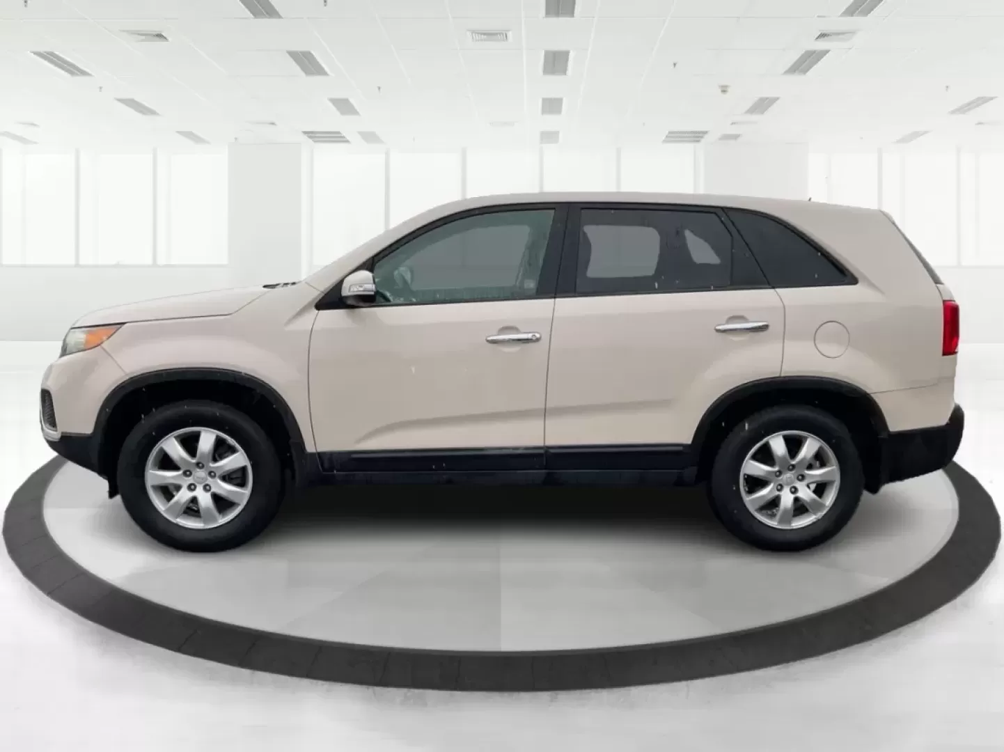 2011 Kia Sorento LX (5XYKT3A1XBG) with an 2.4L I-4 DOHC engine, located at 4508 South Dixie Dr, Moraine, OH, 45439, (937) 908-9800, 39.689976, -84.218452 - Are you searching for the perfect vehicle to enhance your family adventures while providing reliability and comfort? Look no further! At Advantage Car and Credit in Fairborn, OH, we present an exceptional 2011 Kia Sorento that's ready to take your lifestyle to the next level. Whether you're planning - Photo#4