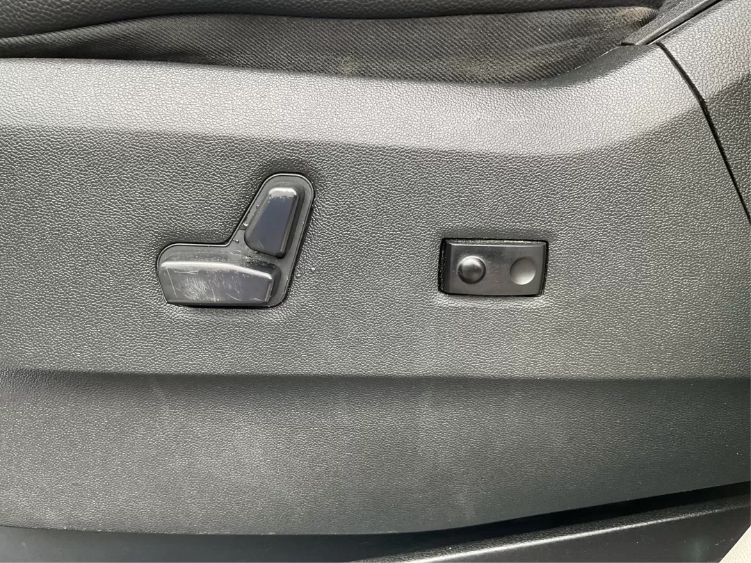 2013 Chrysler Town and Country Touring (2C4RC1BG5DR) with an Pentastar 3.6L V-6 DOHC engine, located at 4508 South Dixie Dr, Moraine, OH, 45439, (937) 908-9800, 39.689976, -84.218452 - Photo#18