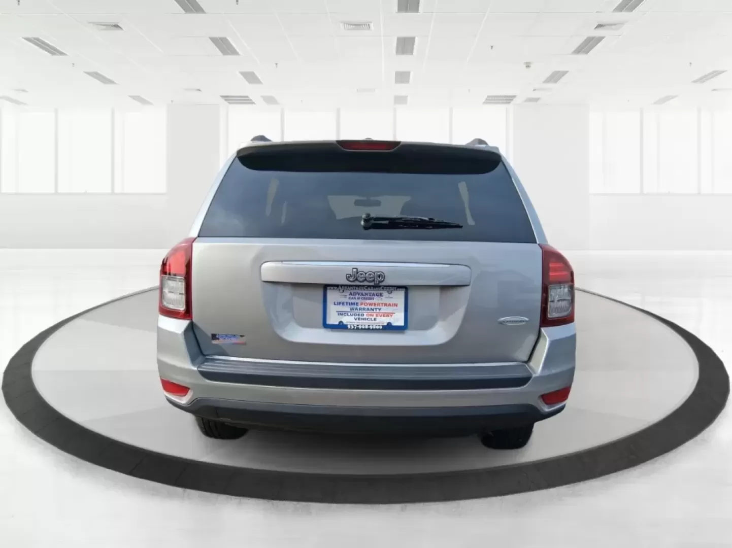 2017 Jeep Compass Latitude FWD (1C4NJCEA3HD) with an Other engine, located at 4508 South Dixie Dr, Moraine, OH, 45439, (937) 908-9800, 39.689976, -84.218452 - 2017 Jeep Compass Latitude FWD - Photo#3