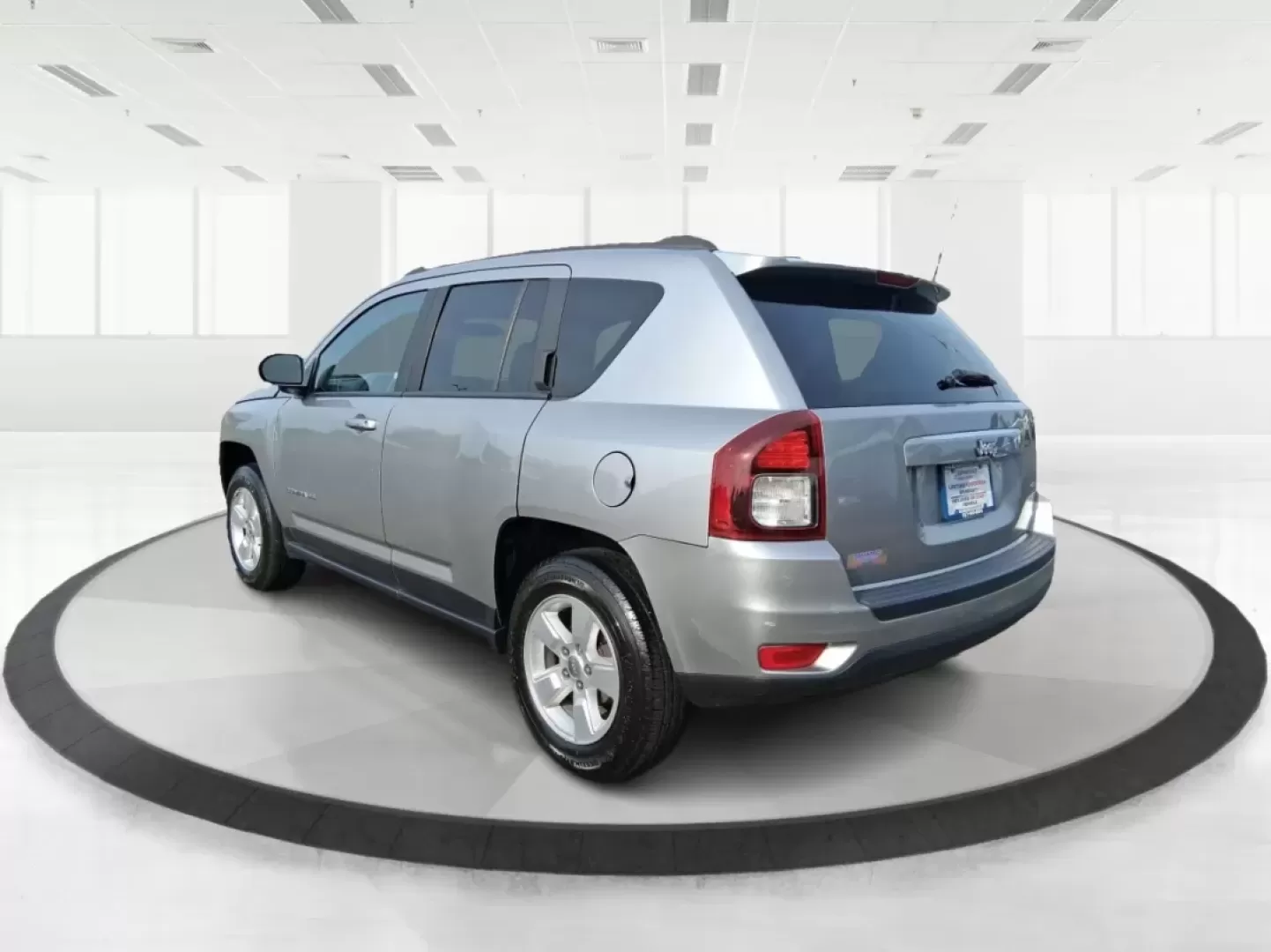 2017 Jeep Compass Latitude FWD (1C4NJCEA3HD) with an Other engine, located at 4508 South Dixie Dr, Moraine, OH, 45439, (937) 908-9800, 39.689976, -84.218452 - 2017 Jeep Compass Latitude FWD - Photo#4