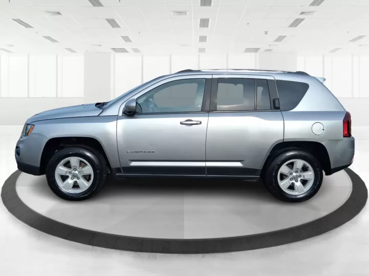 2017 Jeep Compass Latitude FWD (1C4NJCEA3HD) with an Other engine, located at 4508 South Dixie Dr, Moraine, OH, 45439, (937) 908-9800, 39.689976, -84.218452 - 2017 Jeep Compass Latitude FWD - Photo#5