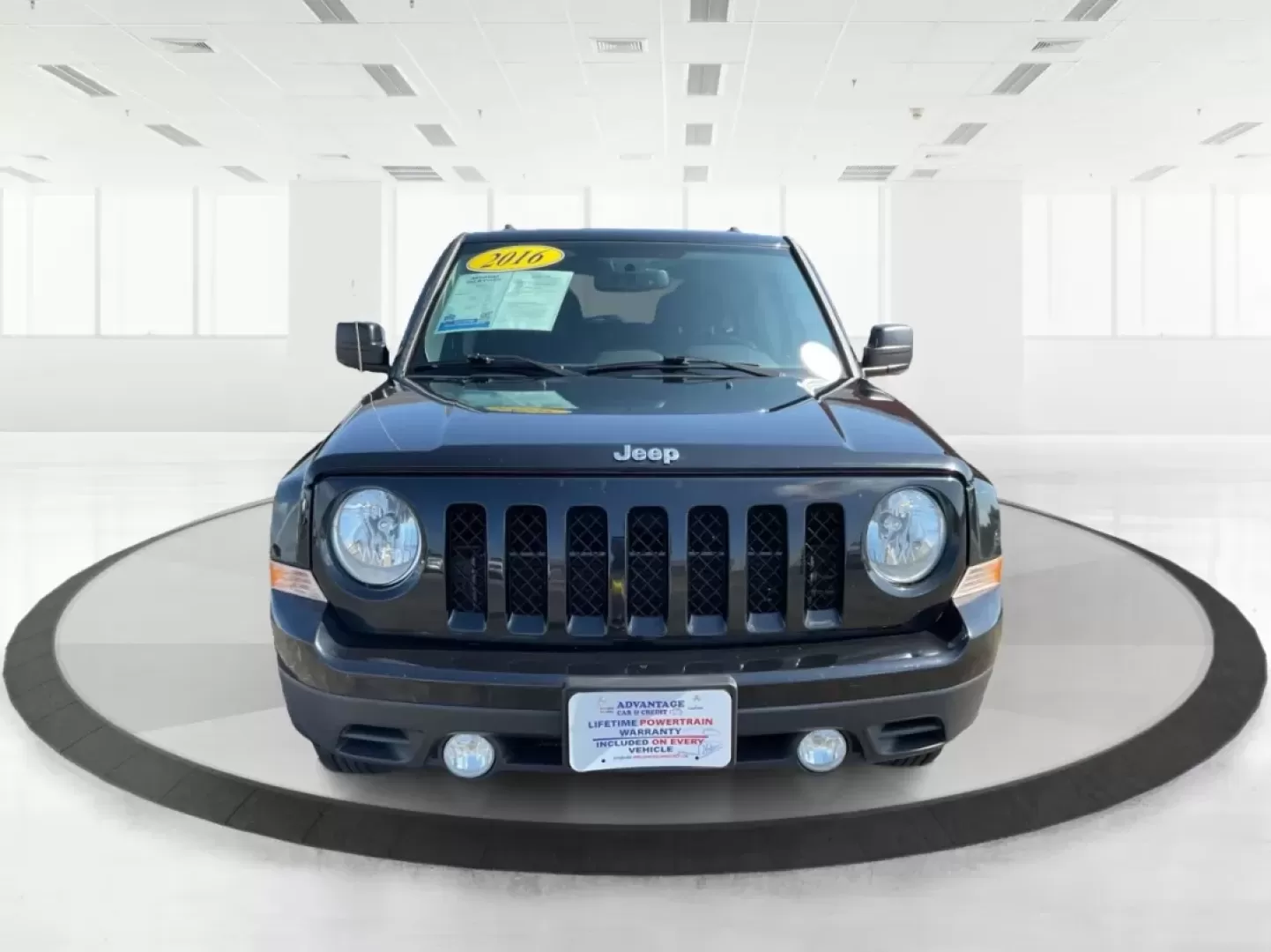 2016 Jeep Patriot Latitude (1C4NJRFB2GD) with an 2.4L I-4 DOHC engine, located at 4508 South Dixie Dr, Moraine, OH, 45439, (937) 908-9800, 39.689976, -84.218452 - **Adventure Awaits in This 2016 Jeep Patriot Latitude: Perfect for Your Next Journey!**<br /> <br /> Are you ready to embrace adventure like never before? The 2016 Jeep Patriot Latitude is the SUV you've been waiting for-ideal for weekend getaways and everyday commutes alike. With its robust build a - Photo#7