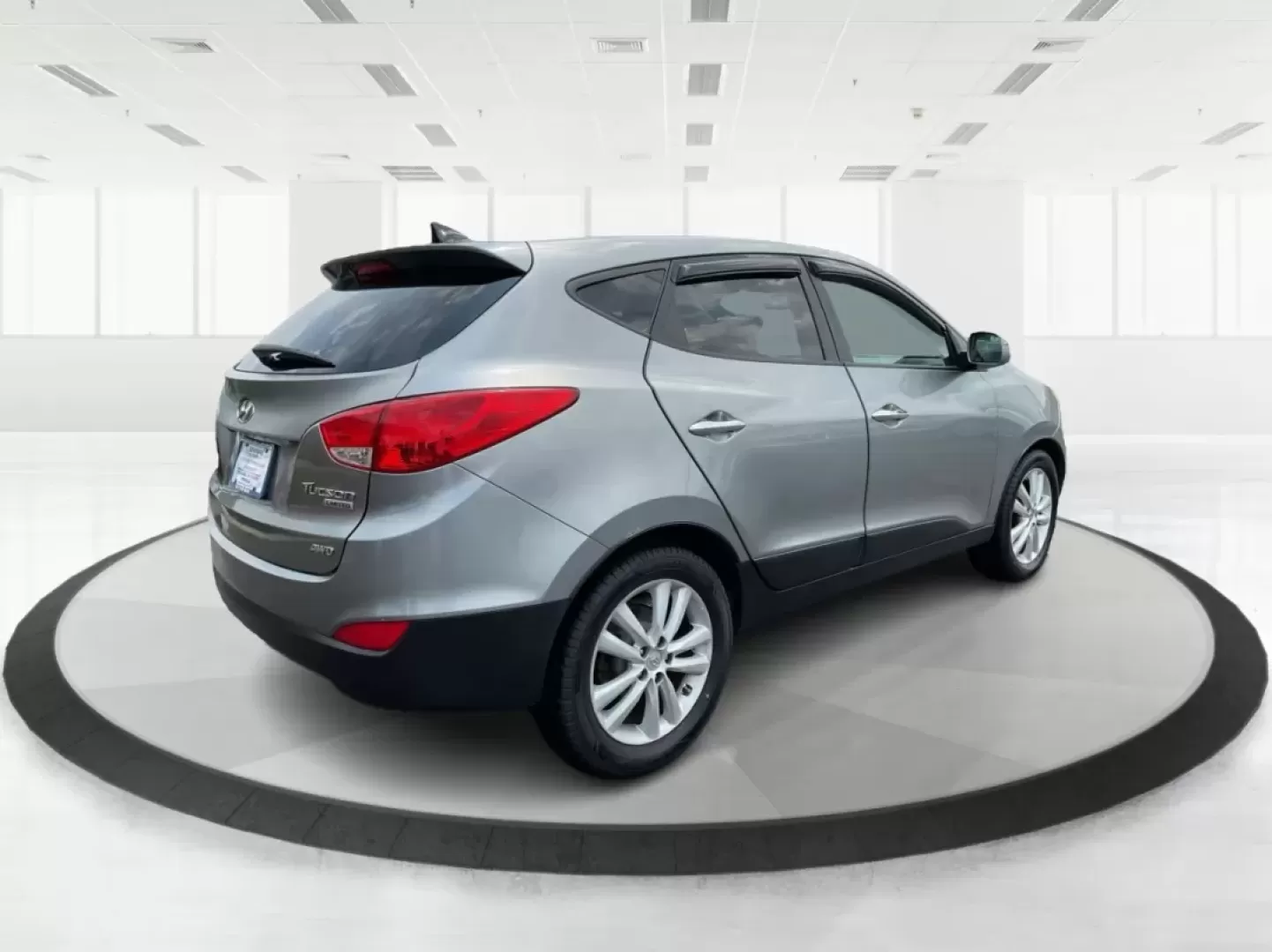 2010 Hyundai Tucson Limited (KM8JUCAC0AU) with an Theta II 2.4L I-4 DOHC engine, located at 4508 South Dixie Dr, Moraine, OH, 45439, (937) 908-9800, 39.689976, -84.218452 - **Adventure Awaits with the 2010 Hyundai Tucson Limited at Advantage Car and Credit!**<br /> <br /> Are you ready to embark on new adventures with your family or explore the great outdoors? The 2010 Hyundai Tucson Limited is the perfect companion for anyone who craves versatility and comfort-ideal f - Photo#2