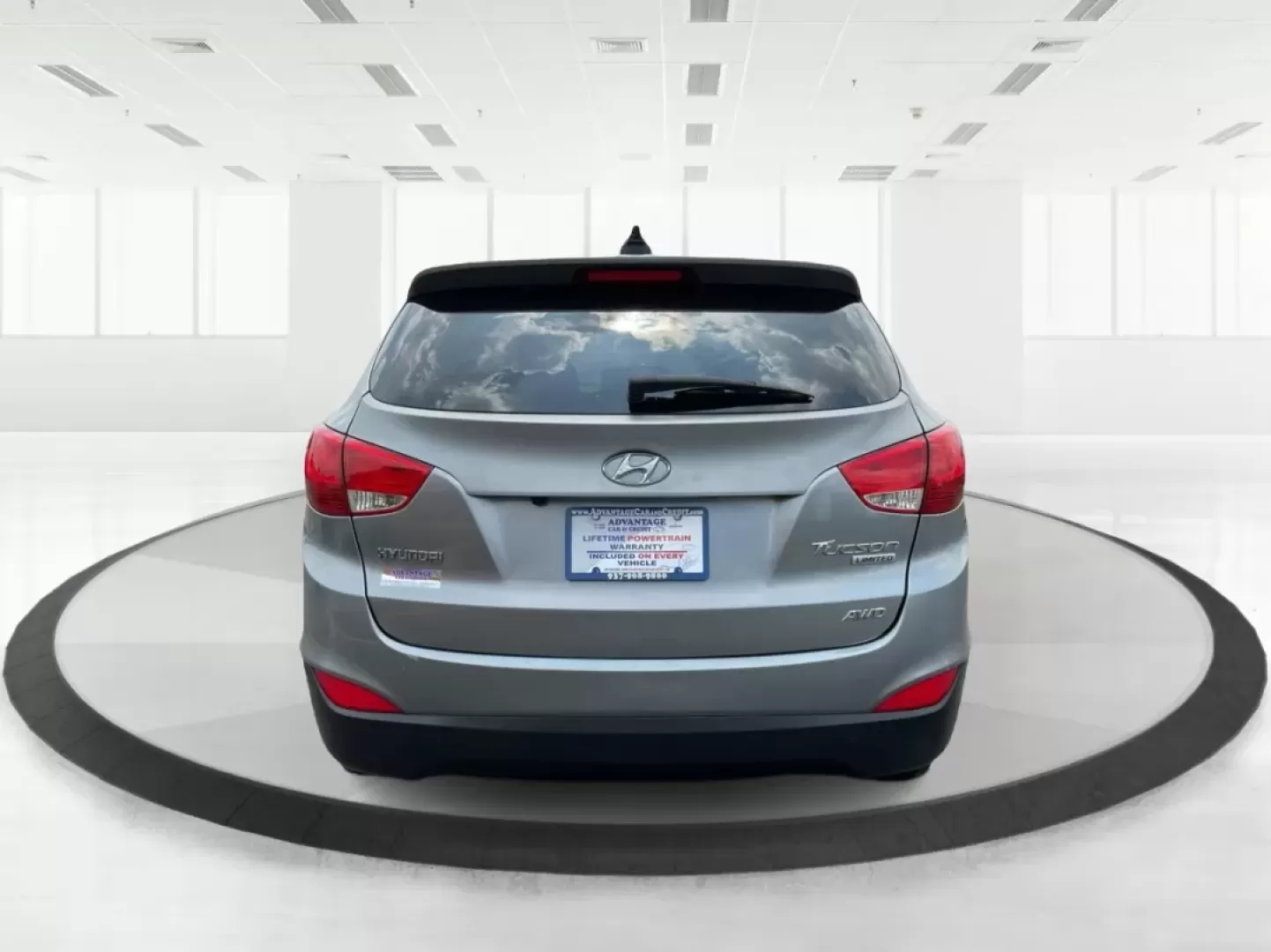 2010 Hyundai Tucson Limited (KM8JUCAC0AU) with an Theta II 2.4L I-4 DOHC engine, located at 4508 South Dixie Dr, Moraine, OH, 45439, (937) 908-9800, 39.689976, -84.218452 - **Adventure Awaits with the 2010 Hyundai Tucson Limited at Advantage Car and Credit!**<br /> <br /> Are you ready to embark on new adventures with your family or explore the great outdoors? The 2010 Hyundai Tucson Limited is the perfect companion for anyone who craves versatility and comfort-ideal f - Photo#3