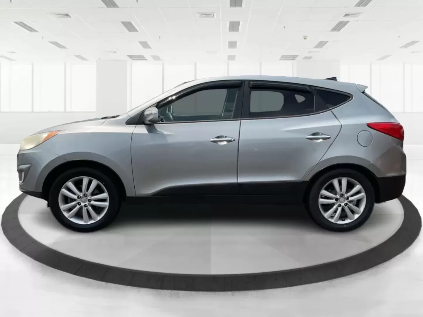 2010 Hyundai Tucson Limited (KM8JUCAC0AU) with an Theta II 2.4L I-4 DOHC engine, located at 4508 South Dixie Dr, Moraine, OH, 45439, (937) 908-9800, 39.689976, -84.218452 - **Adventure Awaits with the 2010 Hyundai Tucson Limited at Advantage Car and Credit!**<br /> <br /> Are you ready to embark on new adventures with your family or explore the great outdoors? The 2010 Hyundai Tucson Limited is the perfect companion for anyone who craves versatility and comfort-ideal f - Photo#5
