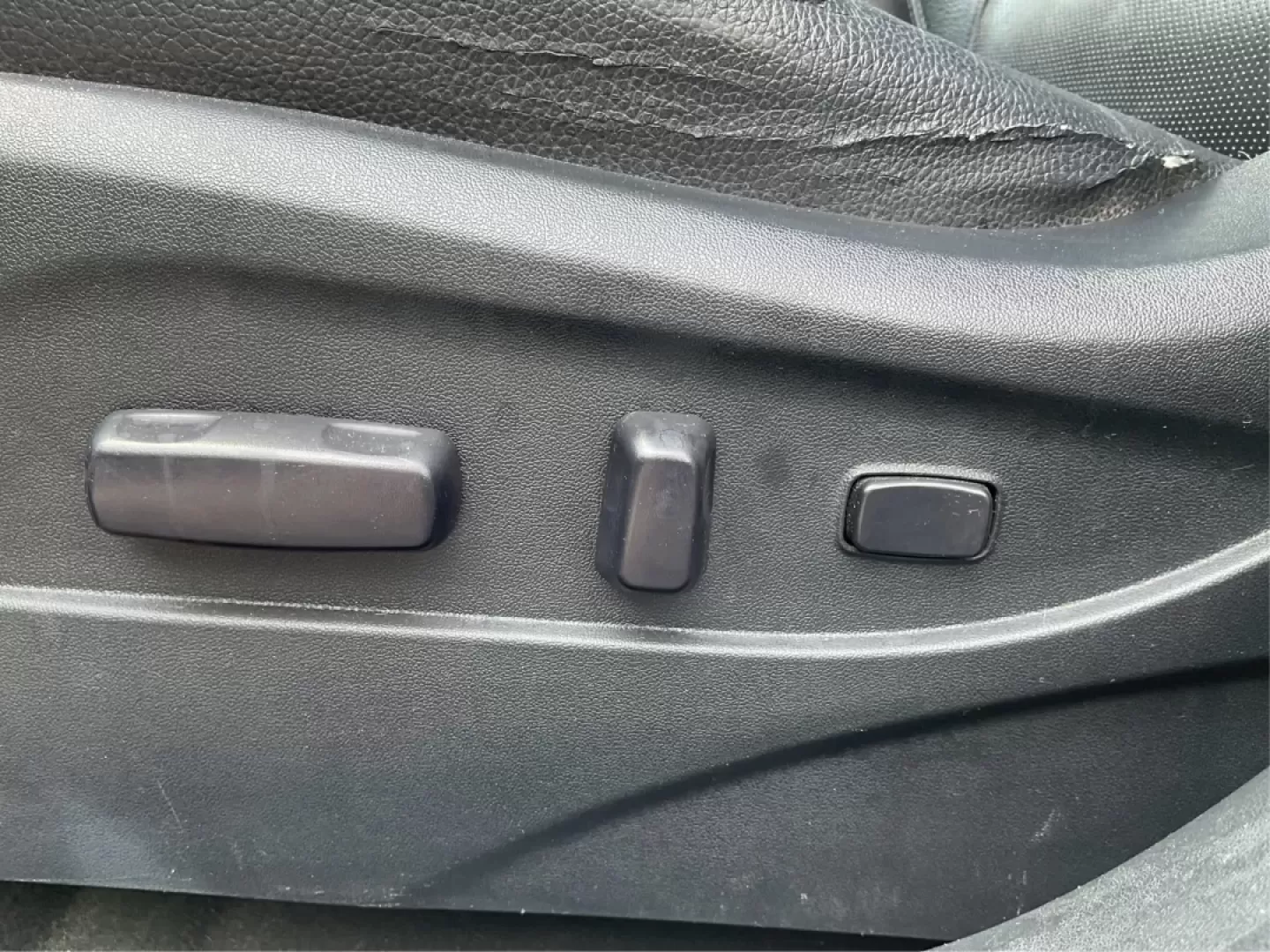 2010 Hyundai Tucson Limited (KM8JUCAC0AU) with an Theta II 2.4L I-4 DOHC engine, located at 4508 South Dixie Dr, Moraine, OH, 45439, (937) 908-9800, 39.689976, -84.218452 - **Adventure Awaits with the 2010 Hyundai Tucson Limited at Advantage Car and Credit!**<br /> <br /> Are you ready to embark on new adventures with your family or explore the great outdoors? The 2010 Hyundai Tucson Limited is the perfect companion for anyone who craves versatility and comfort-ideal f - Photo#17