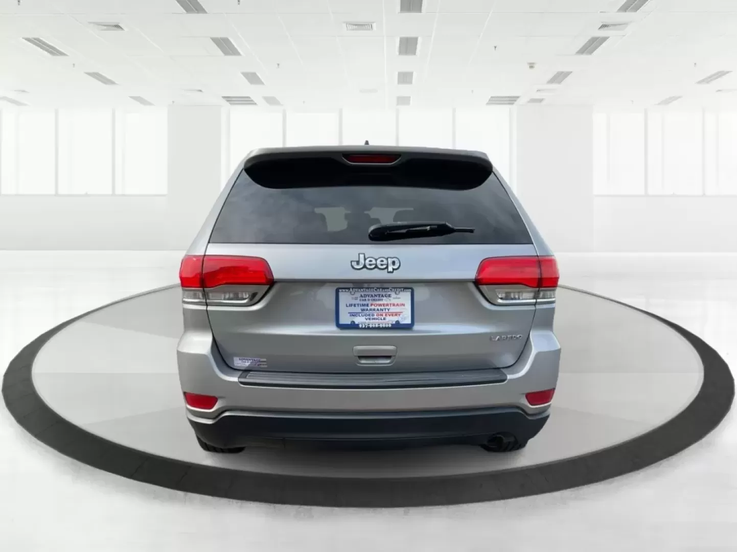 2015 Jeep Grand Cherokee Laredo (1C4RJEAG1FC) with an 3.6L V-6 DOHC engine, located at 4508 South Dixie Dr, Moraine, OH, 45439, (937) 908-9800, 39.689976, -84.218452 - Photo#3