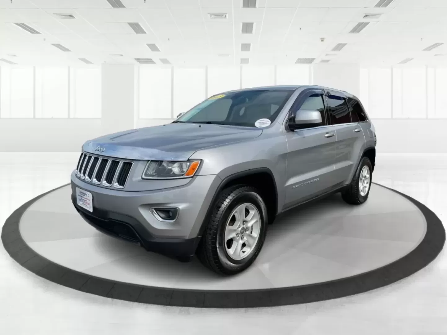 2015 Jeep Grand Cherokee Laredo (1C4RJEAG1FC) with an 3.6L V-6 DOHC engine, located at 4508 South Dixie Dr, Moraine, OH, 45439, (937) 908-9800, 39.689976, -84.218452 - Photo#8