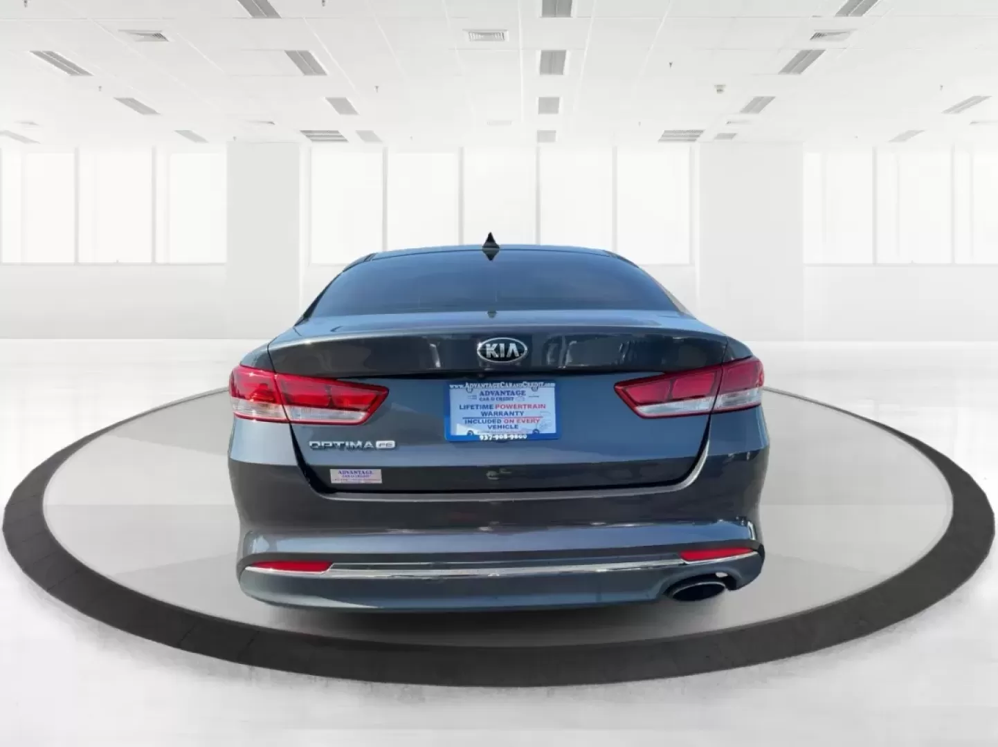 2017 Kia Optima LX (5XXGT4L37HG) with an Theta II 2.4L I-4 gasoline direct injection engine, located at 4508 South Dixie Dr, Moraine, OH, 45439, (937) 908-9800, 39.689976, -84.218452 - Discover the perfect blend of style and functionality with this 2017 Kia Optima LX, available at Advantage Car and Credit, your trusted Buy Here Pay Here dealership in Fairborn, OH. Whether you're commuting to work, shuttling the kids to school, or planning a weekend getaway, this sedan is designed - Photo#3