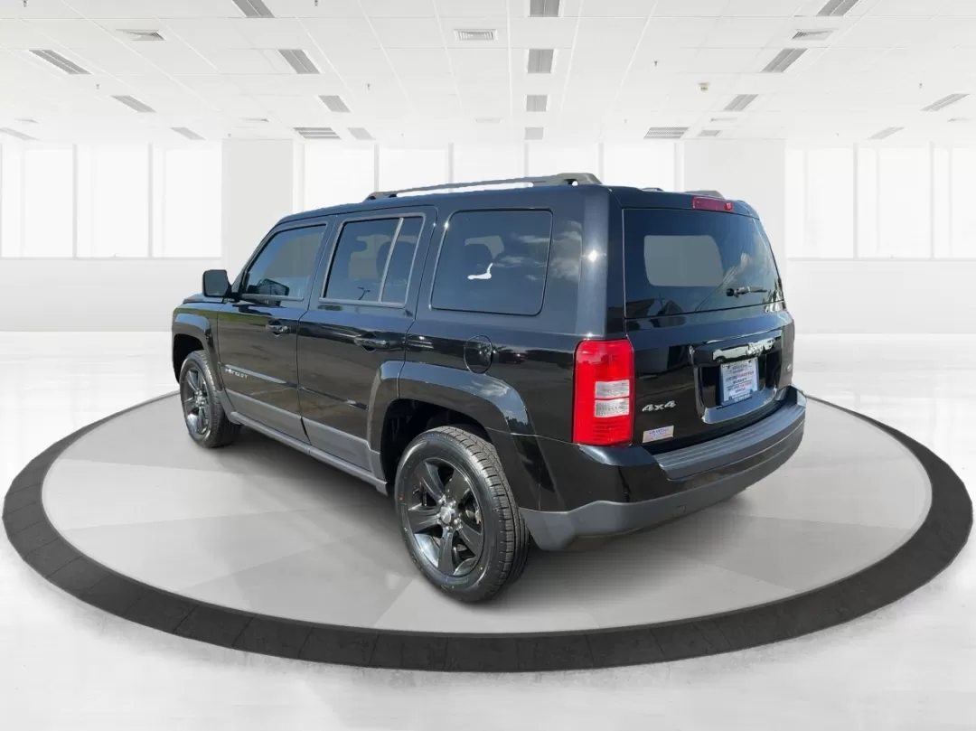 2016 Jeep Patriot Latitude (1C4NJRFB2GD) with an 2.4L I-4 DOHC engine, located at 4508 South Dixie Dr, Moraine, OH, 45439, (937) 908-9800, 39.689976, -84.218452 - Photo#4