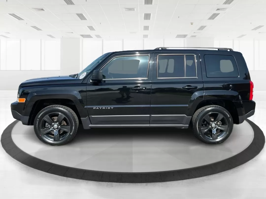 2016 Jeep Patriot Latitude (1C4NJRFB2GD) with an 2.4L I-4 DOHC engine, located at 4508 South Dixie Dr, Moraine, OH, 45439, (937) 908-9800, 39.689976, -84.218452 - Photo#5