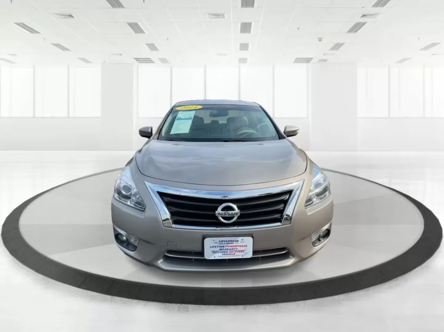 2014 Nissan Altima 2.5 SL (1N4AL3AP7EC) with an 2.5L I-4 DOHC engine, located at 4508 South Dixie Dr, Moraine, OH, 45439, (937) 908-9800, 39.689976, -84.218452 - Experience the perfect blend of comfort and reliability with the 2014 Nissan Altima 2.5 SL, available at Advantage Car and Credit in Fairborn, OH. This sedan is not just a means of transportation; it's a lifestyle choice for those who value efficiency and style, making it ideal for long commutes or - Photo#7