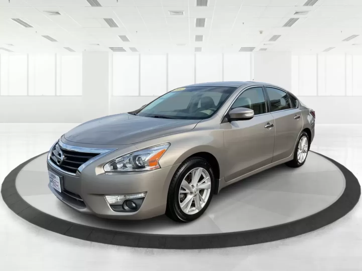 2014 Nissan Altima 2.5 SL (1N4AL3AP7EC) with an 2.5L I-4 DOHC engine, located at 4508 South Dixie Dr, Moraine, OH, 45439, (937) 908-9800, 39.689976, -84.218452 - Experience the perfect blend of comfort and reliability with the 2014 Nissan Altima 2.5 SL, available at Advantage Car and Credit in Fairborn, OH. This sedan is not just a means of transportation; it's a lifestyle choice for those who value efficiency and style, making it ideal for long commutes or - Photo#8