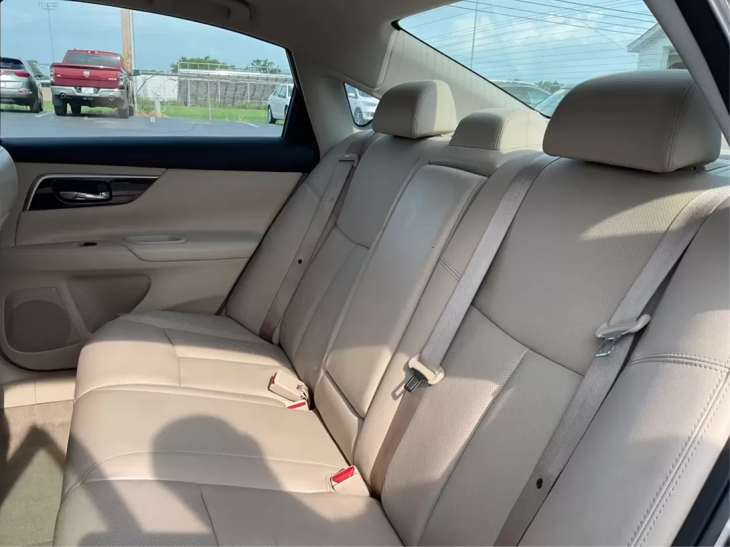 2014 Nissan Altima 2.5 SL (1N4AL3AP7EC) with an 2.5L I-4 DOHC engine, located at 4508 South Dixie Dr, Moraine, OH, 45439, (937) 908-9800, 39.689976, -84.218452 - Experience the perfect blend of comfort and reliability with the 2014 Nissan Altima 2.5 SL, available at Advantage Car and Credit in Fairborn, OH. This sedan is not just a means of transportation; it's a lifestyle choice for those who value efficiency and style, making it ideal for long commutes or - Photo#10