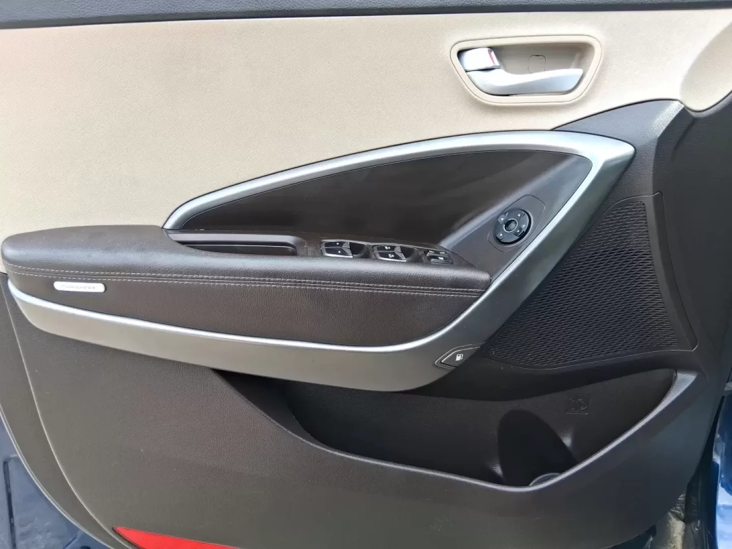 2017 Hyundai Santa Fe 2.4L (5XYZUDLB0HG) with an Theta II 2.4L I-4 gasoline direct injection engine, located at 1230 East Main St, Xenia, OH, 45385, (937) 908-9800, 39.688026, -83.910172 - **Embrace Adventure with the 2017 Hyundai Santa Fe at Advantage Car and Credit - Moraine!**<br /> <br /> Are you ready to elevate your lifestyle with a versatile vehicle that can keep up with your busy schedule? Look no further than the 2017 Hyundai Santa Fe, an SUV designed for those who love famil - Photo#18
